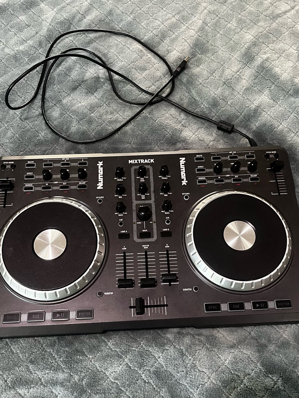Numark Mixtrack DJ Controller in Black